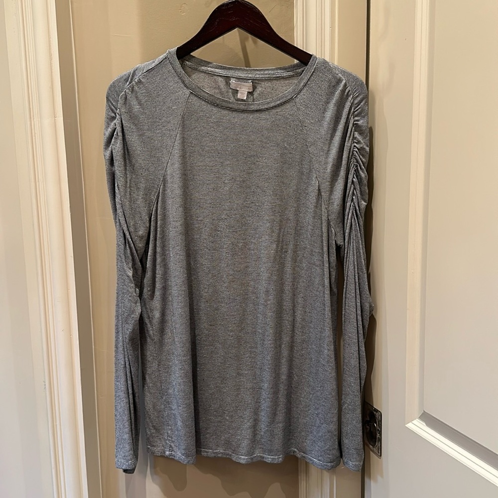 Casual jersey, long sleeve top, size medium.